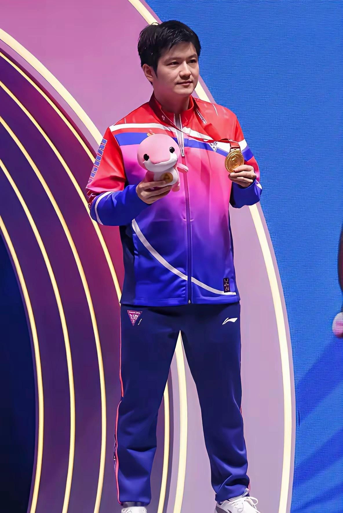 樊振东：28岁，男单冠军！陈梦：31岁，女团冠军！王曼昱：26岁，女单冠军！马龙