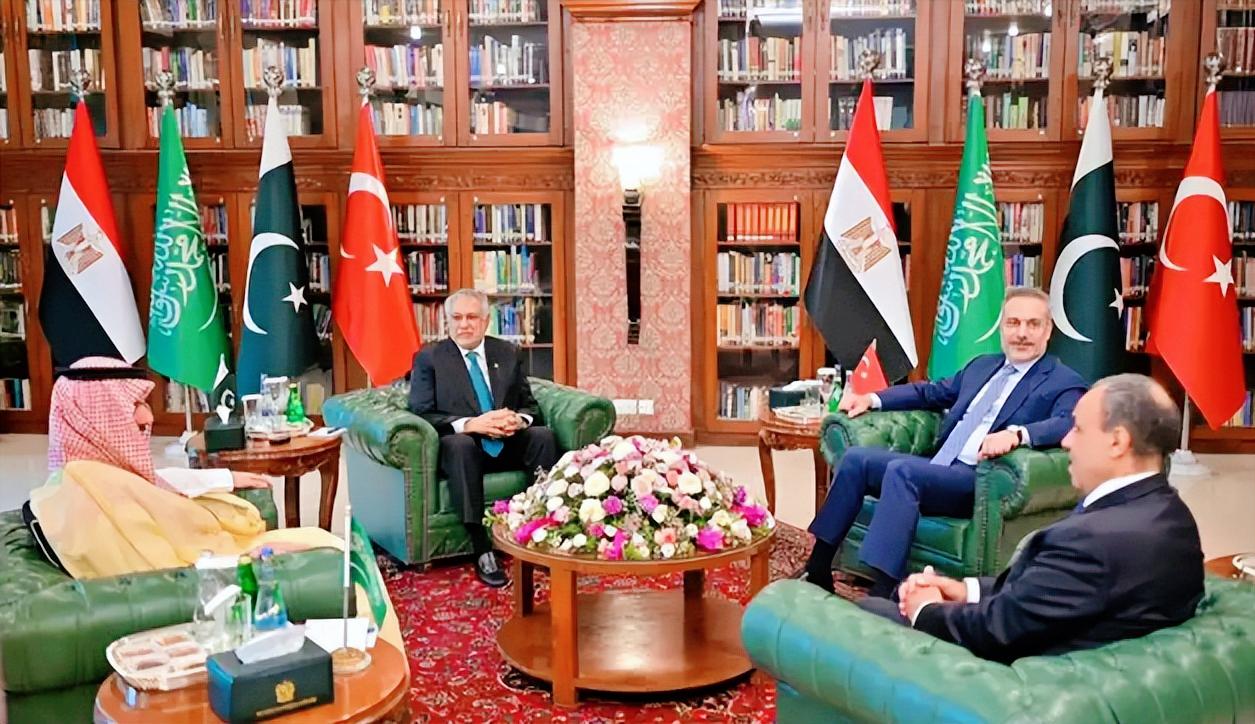 以色列终于踢到铁板了，最近国际上发生了一件大事，巴基斯坦、沙特、土耳其、埃及四个