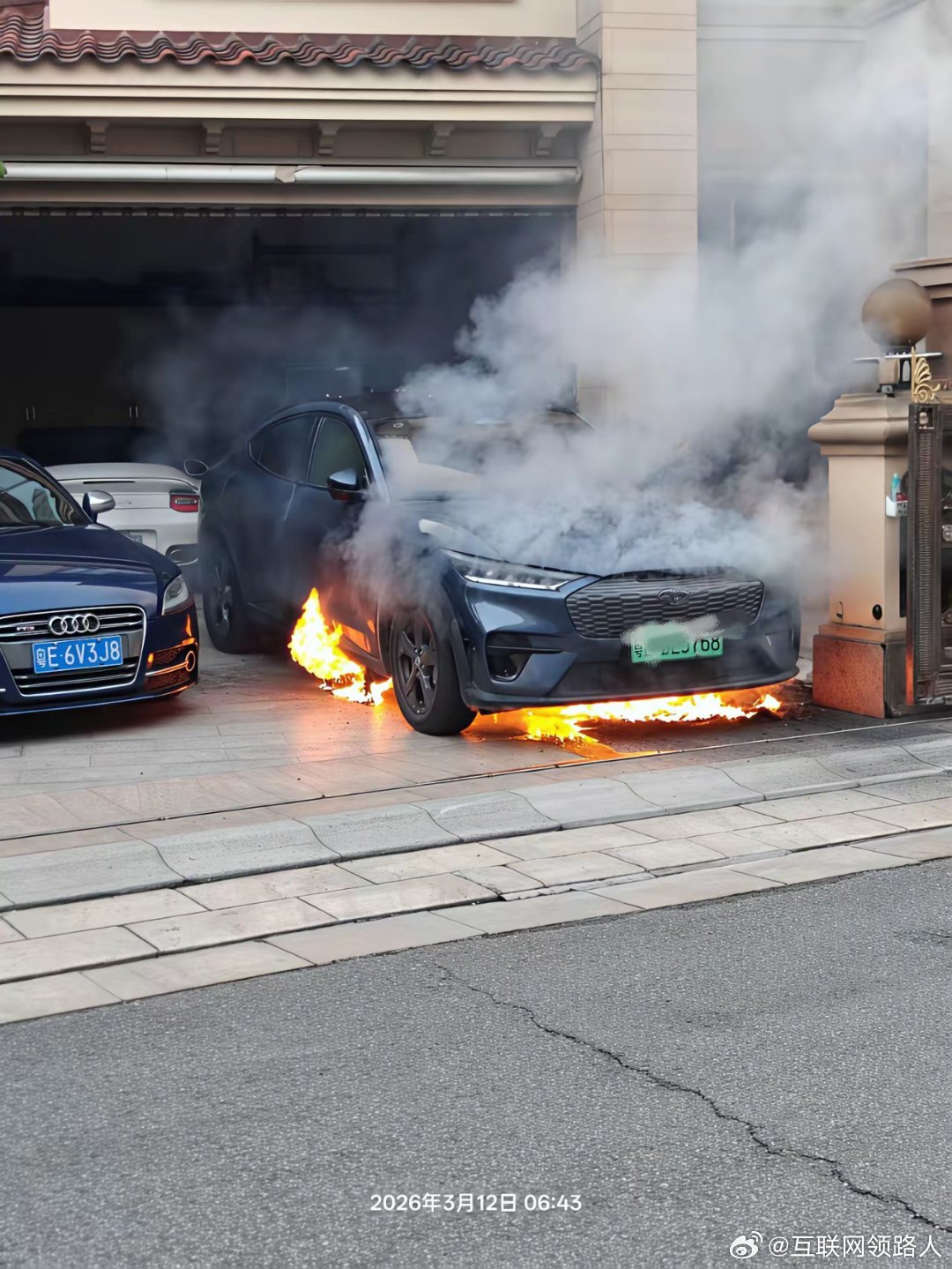 顺德乐从那边，有个富人别墅区里，一辆新能源车充电时自燃了。看了看地址，离北滘没多