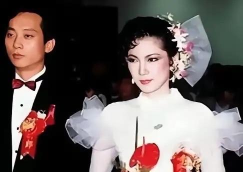 3000两黄金娶美女主播，叛逃飞行员萧天润晚年哭着说：我想回家1985年，叛