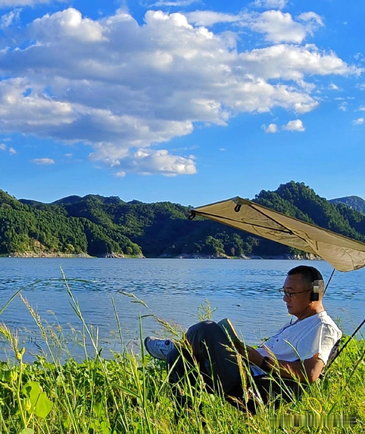 废掉一个退休老人最快的方式：让他沉迷这4样东西一、沉迷手机里的“廉价快乐”