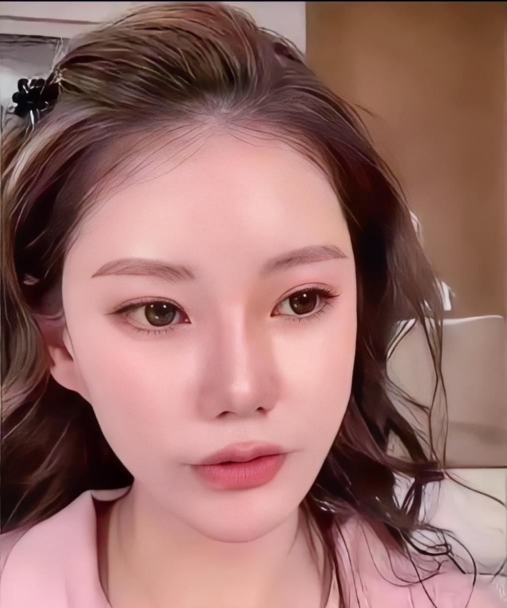 都说马筱梅糊了是栽在“领地占有欲”太强。抢管家、换保姆，这套豪门宅斗戏码，看腻了