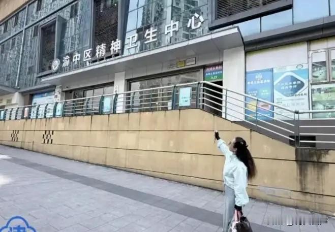 “离大谱！”6月8日大风新闻报道，重庆，一女子因生活压力大，向医生诉苦，过程中情