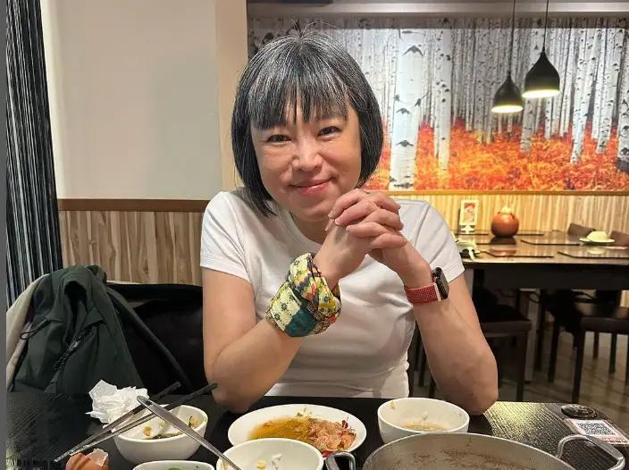 台湾有个亲绿的媒体人叫范琪斐，去成都玩了一圈分享了点见闻，结果被民进党激进支持者