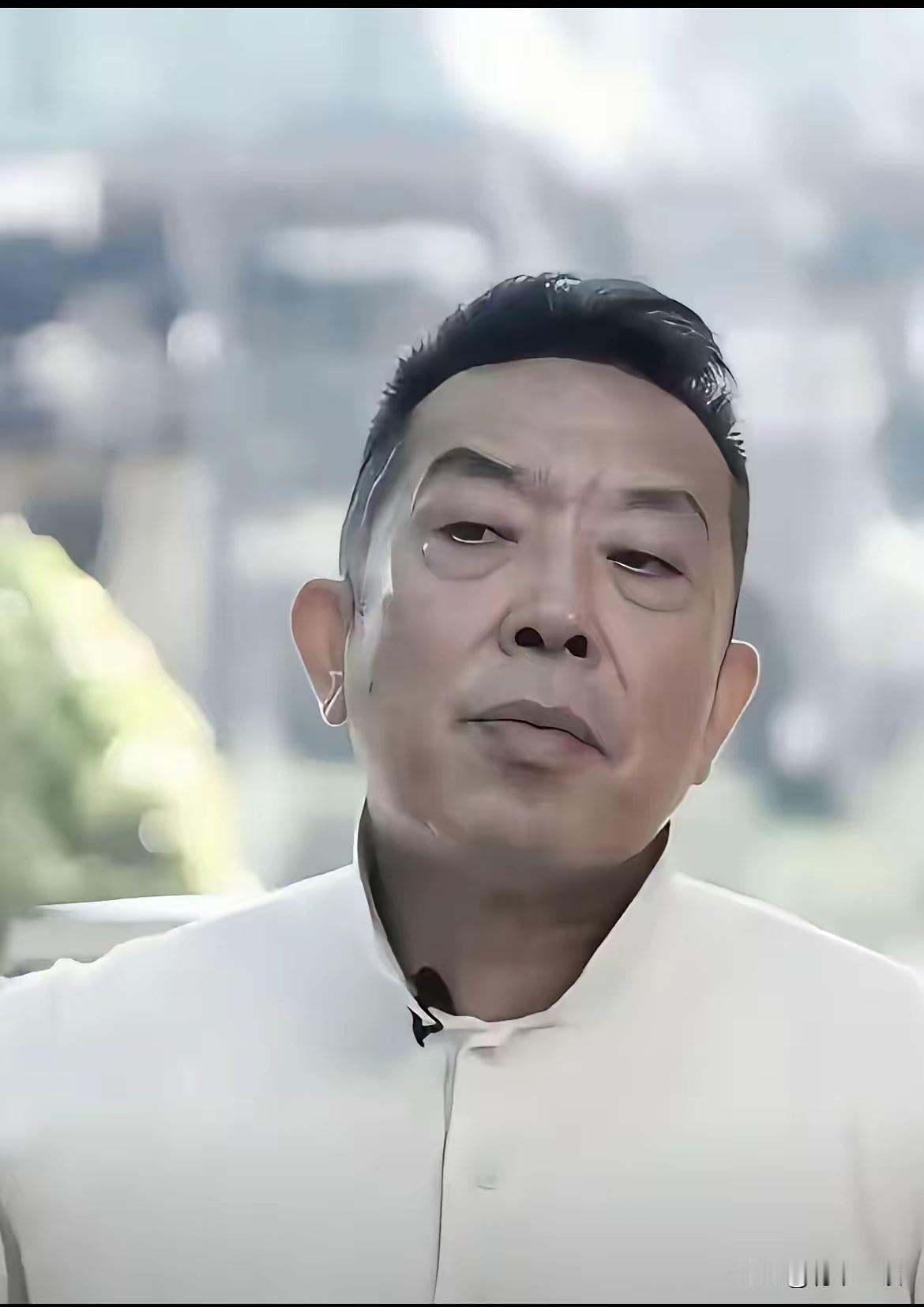 《人民日报》给贾国龙这个词太精确了。[捂脸哭]​颟顸，读音是mānhān。