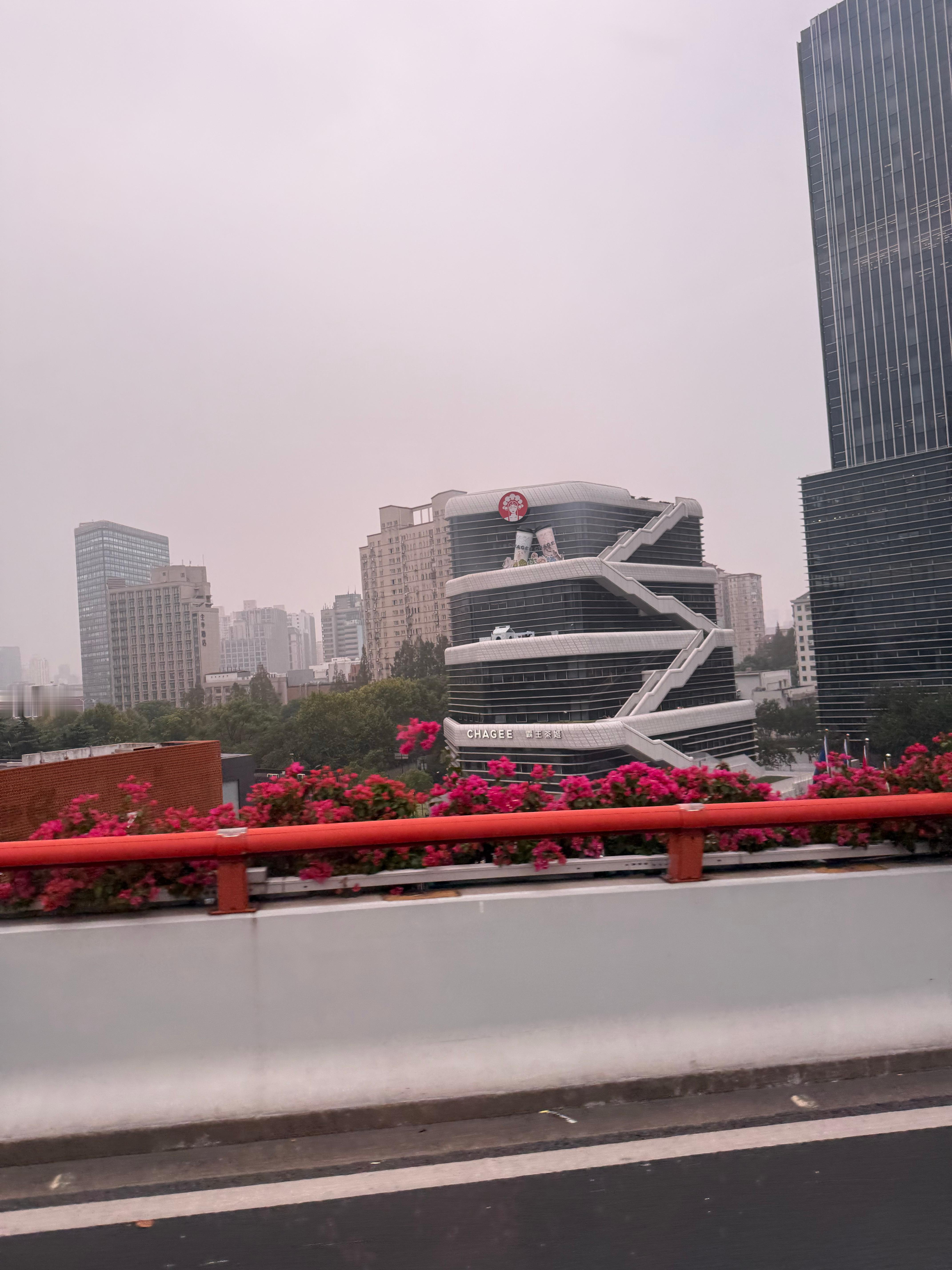 霸王茶姬挺有钱哈一栋楼​​​