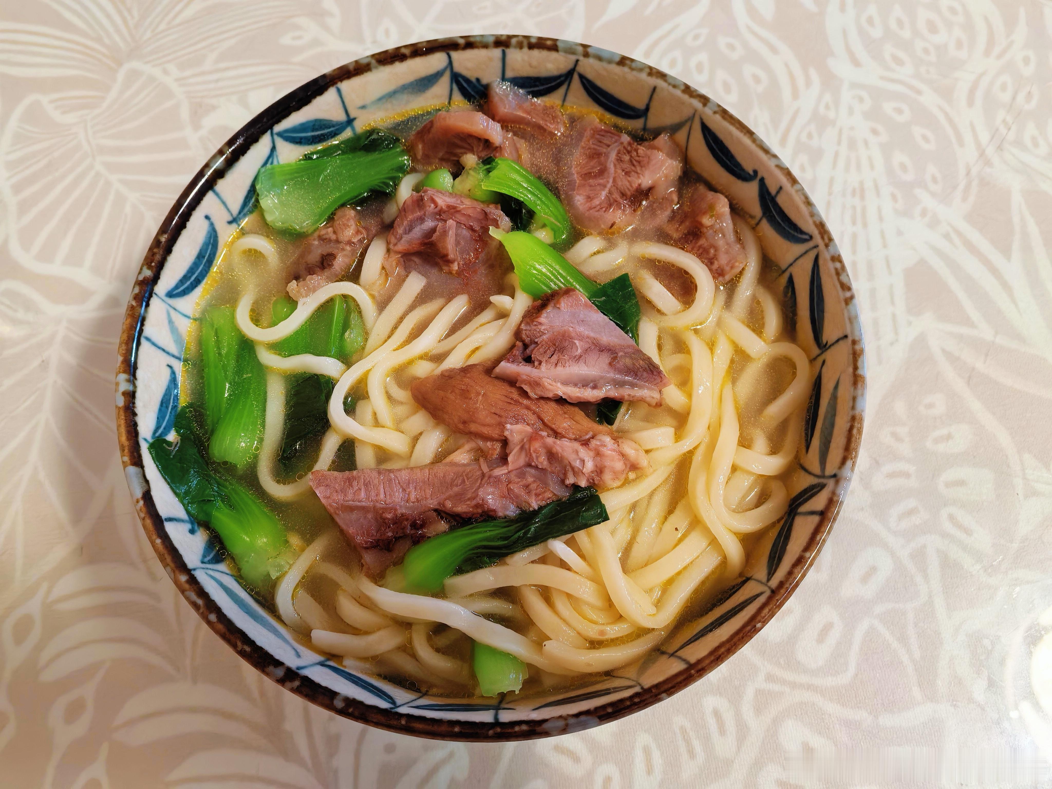天气热得不想做饭，煮碗面条饭后公园散步3公里