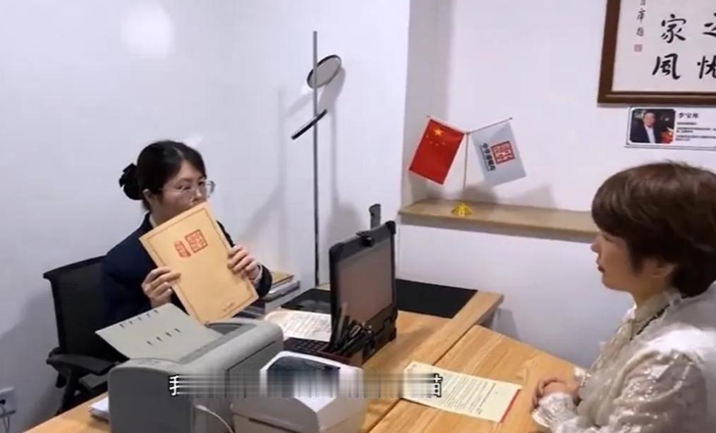亲情真的打不过金钱吗？5月22日中华遗嘱库报道，北京一女子半年内接连失去双亲，还