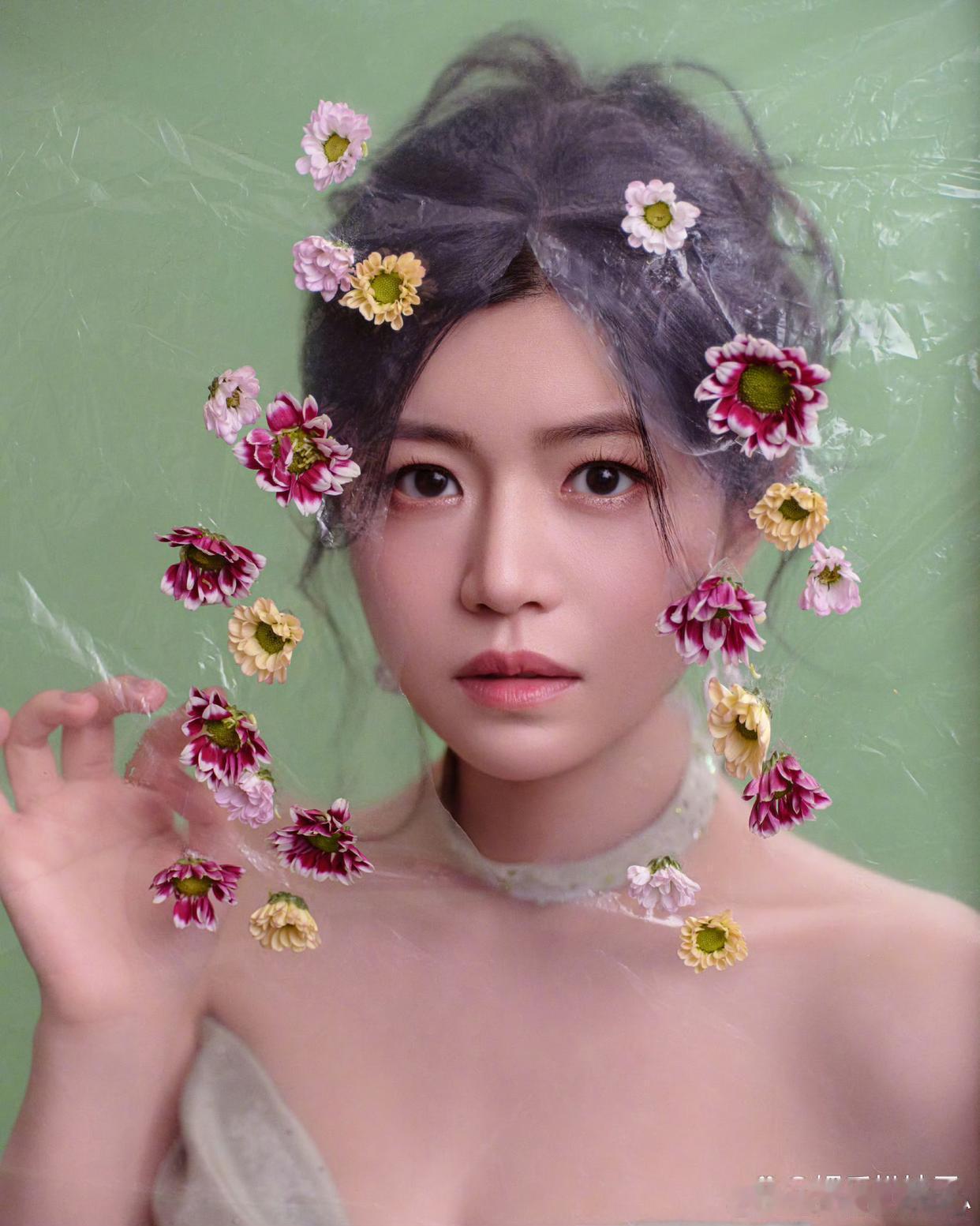 1.陈妍希告了曾经骂过她的陈晓粉丝，并且要求强制执行，她团队摆明了要给陈晓那边一