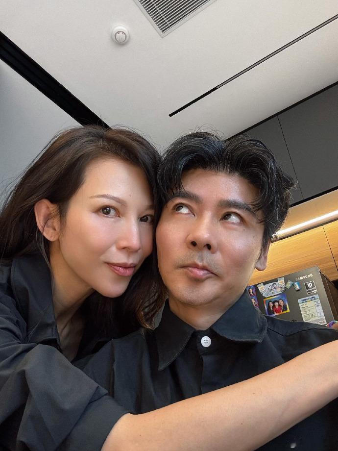 蔡少芬为老公张晋庆祝52岁生日，将所有的“压力”都加给了他，怪不得他有白发了呢！
