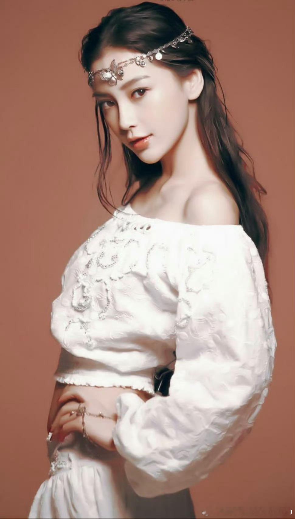 Angelababy带儿子会友私人生活少关注，大家一起来欣赏的盛世美颜angel