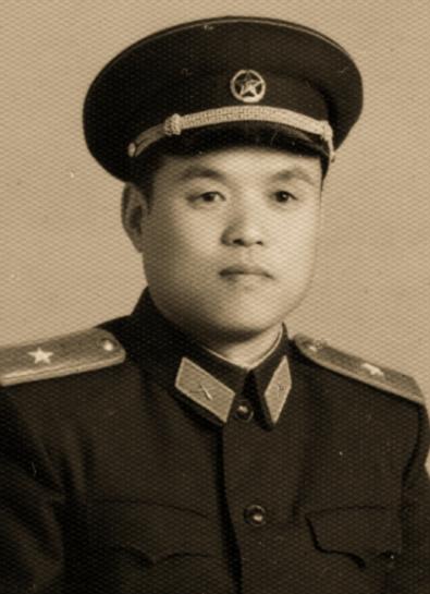 1949年开国大典前夕，中南海气氛庄重。时任长春市委书记朱光前来拜访老领导朱德