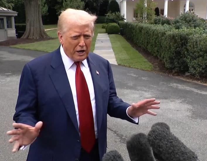 特朗普如果再不赶紧下台，美国恐怕真要完蛋了！ 美国现在走到哪都能感受到社会的