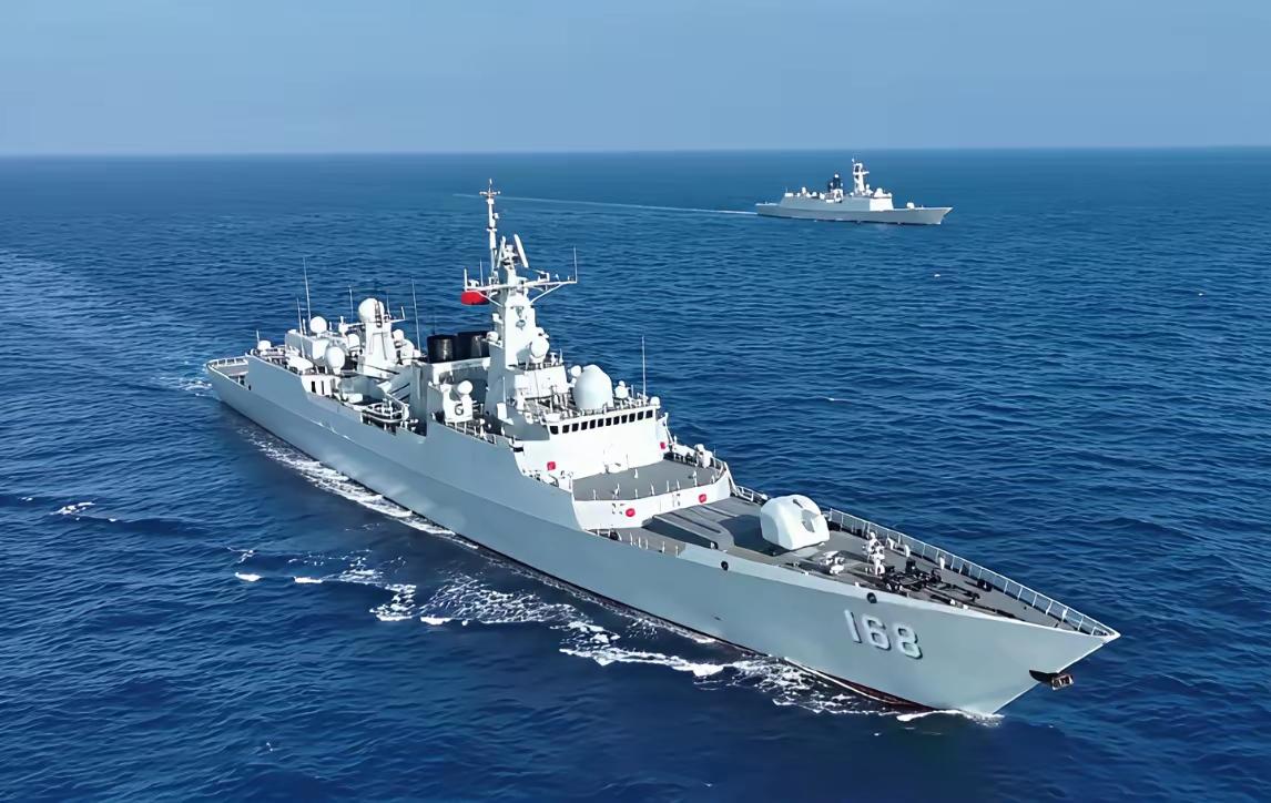 改装前后的052B型驱逐舰168“广州舰”拆除“施基利”发射架，换装32单元国