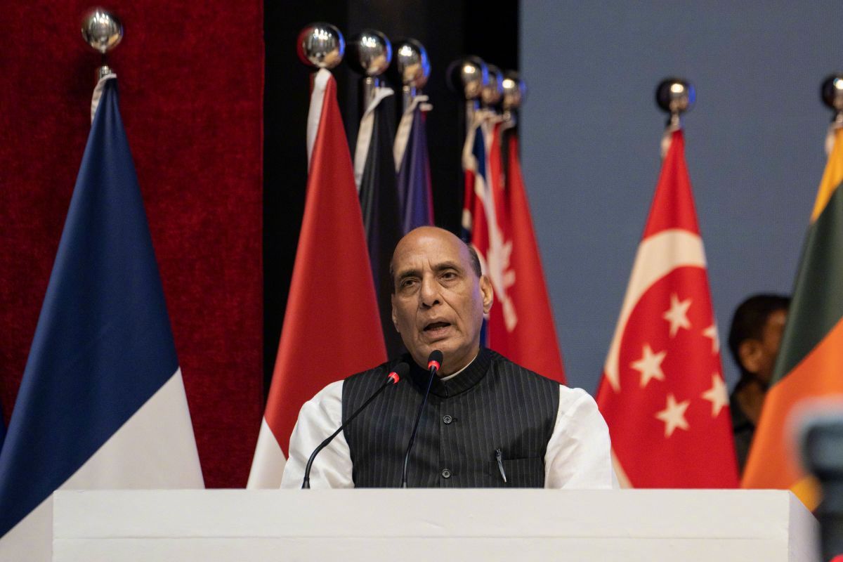 #印防长考虑增购俄制防空导弹#【印度防长：欲增购俄制S-400防空导弹】据塔斯社