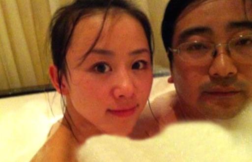 2013年，26岁美女主播纪英男，举报男友：从2009年开始，包养自己4年，每天