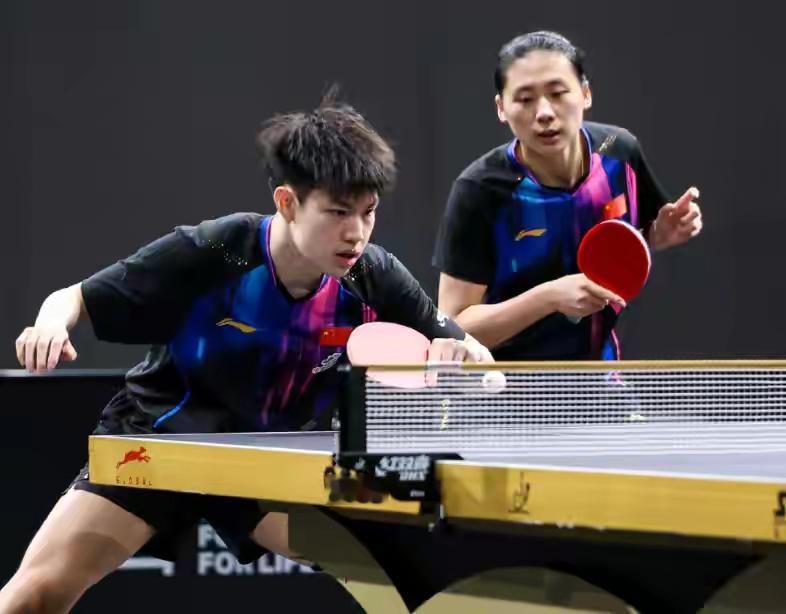 新加坡大满贯赛混双4强决赛陈熠/黄友政0一3陈颢桦/金娜英，5一11，6一11