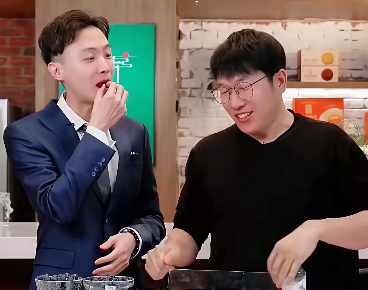 我终于看懂东方甄选这次主播集体离职的原因了，公司管理层想去掉头部主播，即有影响的