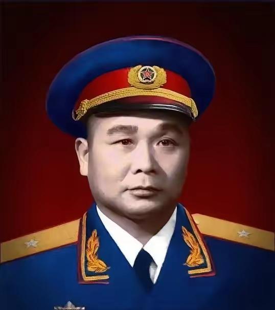 1950年海南岛决战，解放军一个师弹尽粮绝，被国军5个师反向包围，指挥部只剩炊事