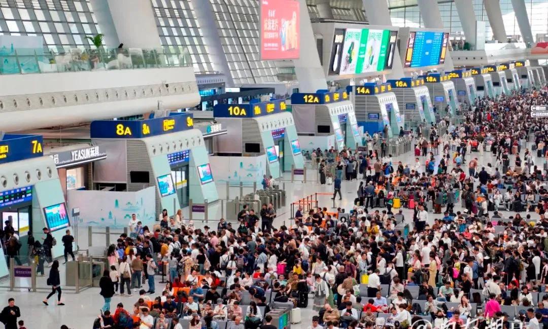 2025年五一假期长三角地区铁路运输总量创纪录！长三角铁路在4月29日至5月6