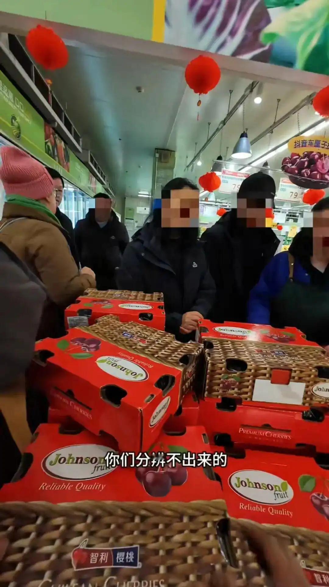 车厘子自由是有了，可翻车也更多了！今年它价格腰斩，味道却常发苦、发黑，像开盲盒。