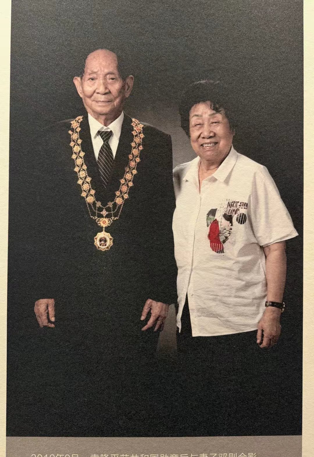 LV还要再告吗要不看看这个图呢有漂亮的共和国勋章这才是我们正统的文化图案还有伟大