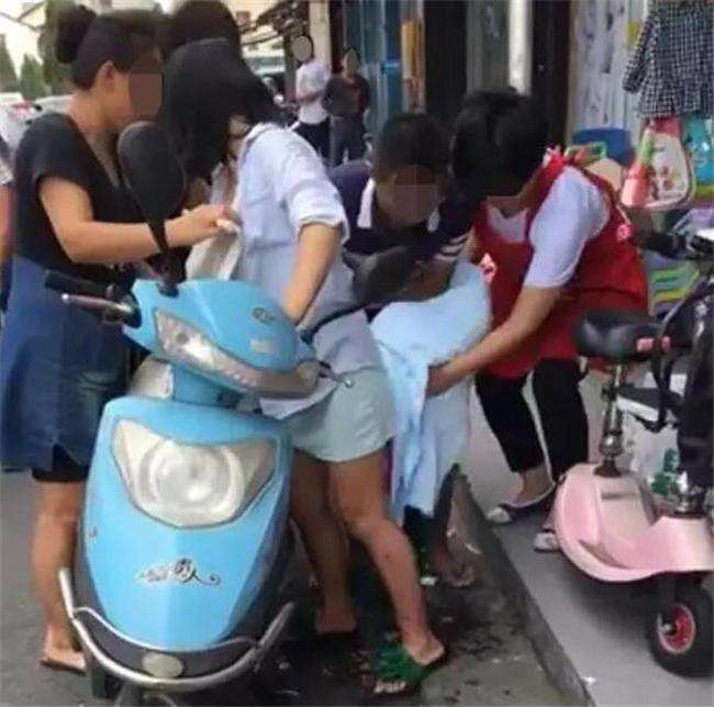 孕妇骑着电车孩子就生了, 网友: 媳妇当时表情可以拿影后!