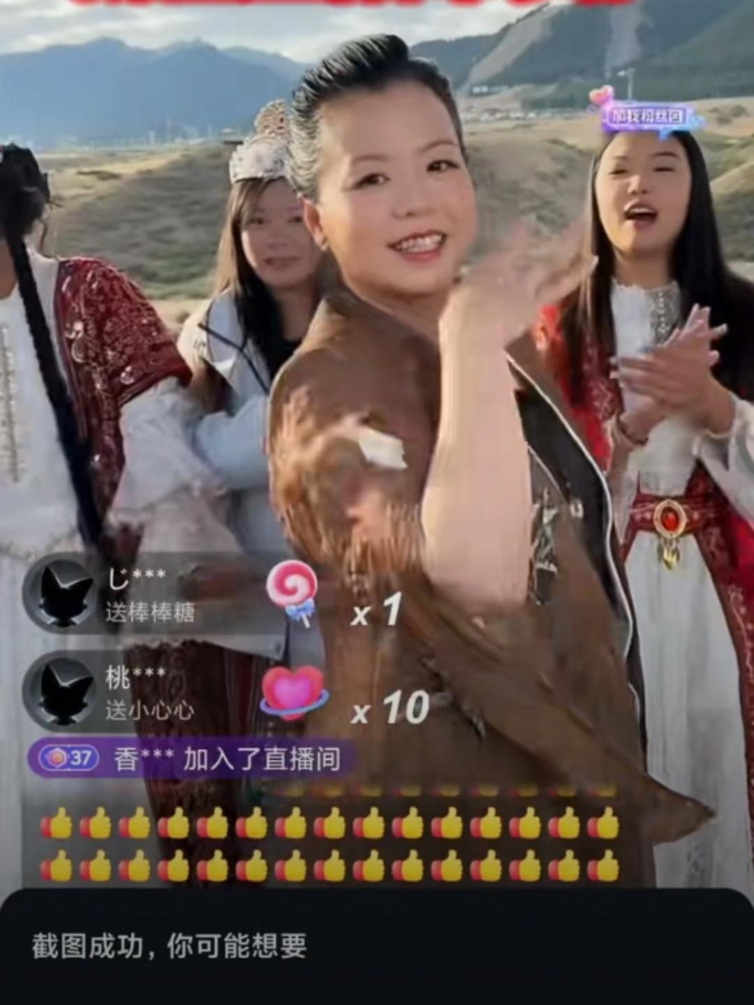 起舞本是随心欢喜，何必恶意苛责抹黑许敏直播时，和新疆当地年轻人欢快共舞，舒