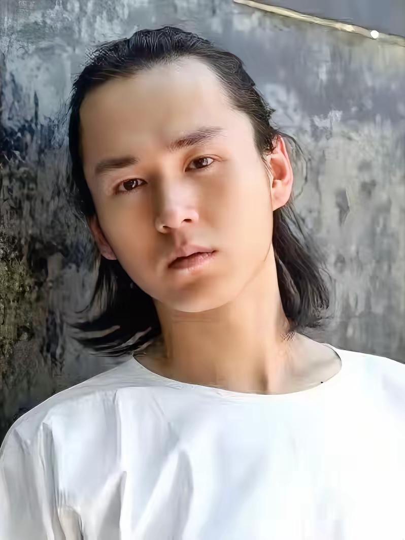 古二曝光录音的核心动机终曝光，竟是重病之下的破罐子破摔。这位中戏导演系毕业、