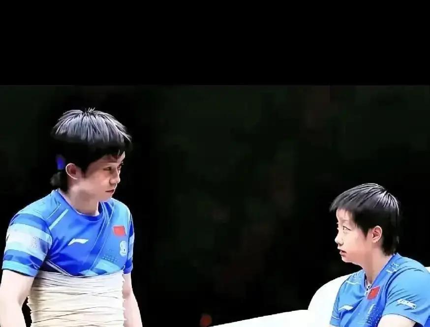 你看见他们咬牙硬扛，却没听见他们家里人说：别管金牌。孙颖莎手腕肿了，王楚钦