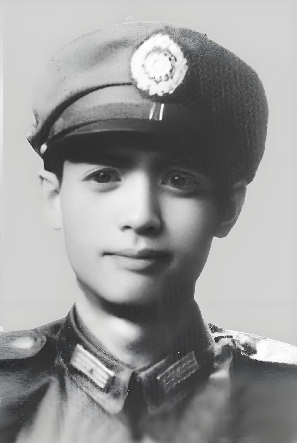 独子被蒋介石枪毙，他闭门三天不吃不喝，第四天撕碎赴台机票：这退路，老子不要了！随