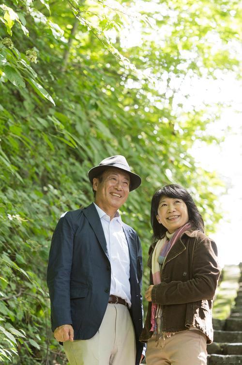 关于人的奥妙世上有上亿个人，但就有上亿个面孔和身材，除了肤色不同、身高和体重