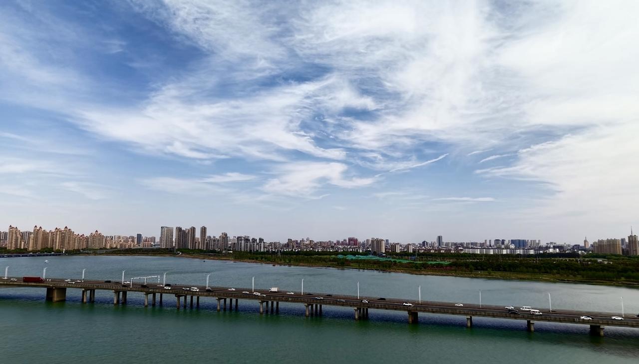 分享一张你最近随拍的照片苏州东太湖湾（常称苏州湾），是苏州城南、吴中区与吴江区之