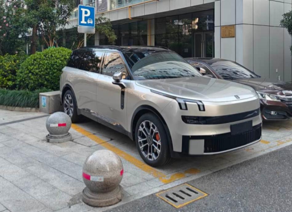 领克900的外观是成功的,有我想要的回头率当时决定买领克900,它的外观设计占