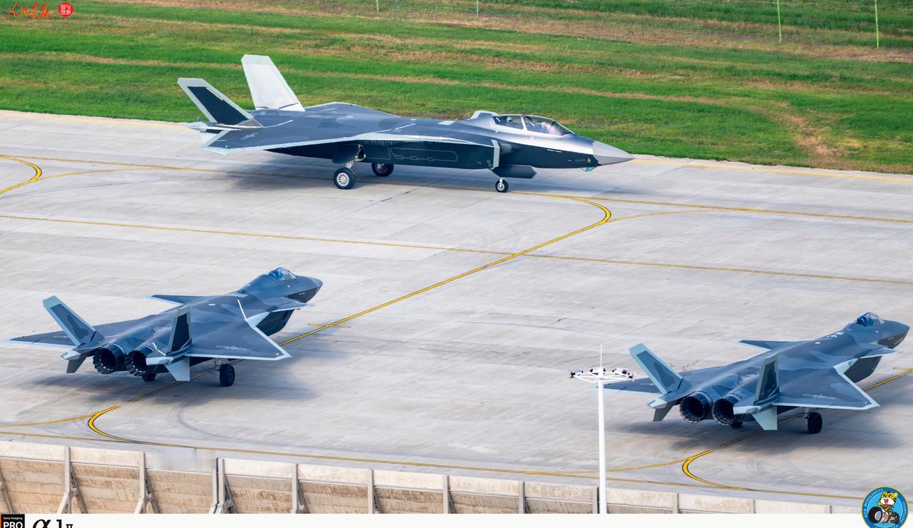 歼-20、歼-20A、歼-20S同框。（@万全摄影）​​​