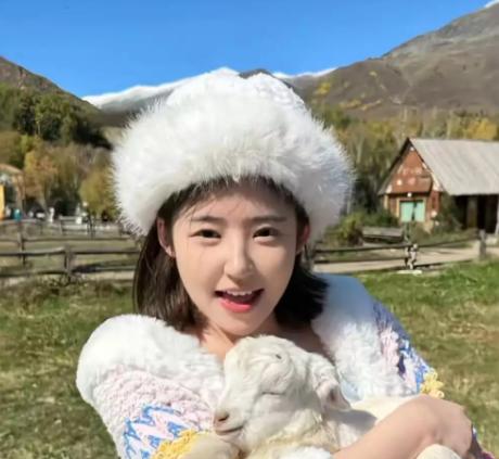 黄一鸣又自曝！曝王思聪砸钱追她，怀孕后被甩就当祥林嫂！黄一鸣最近又说了