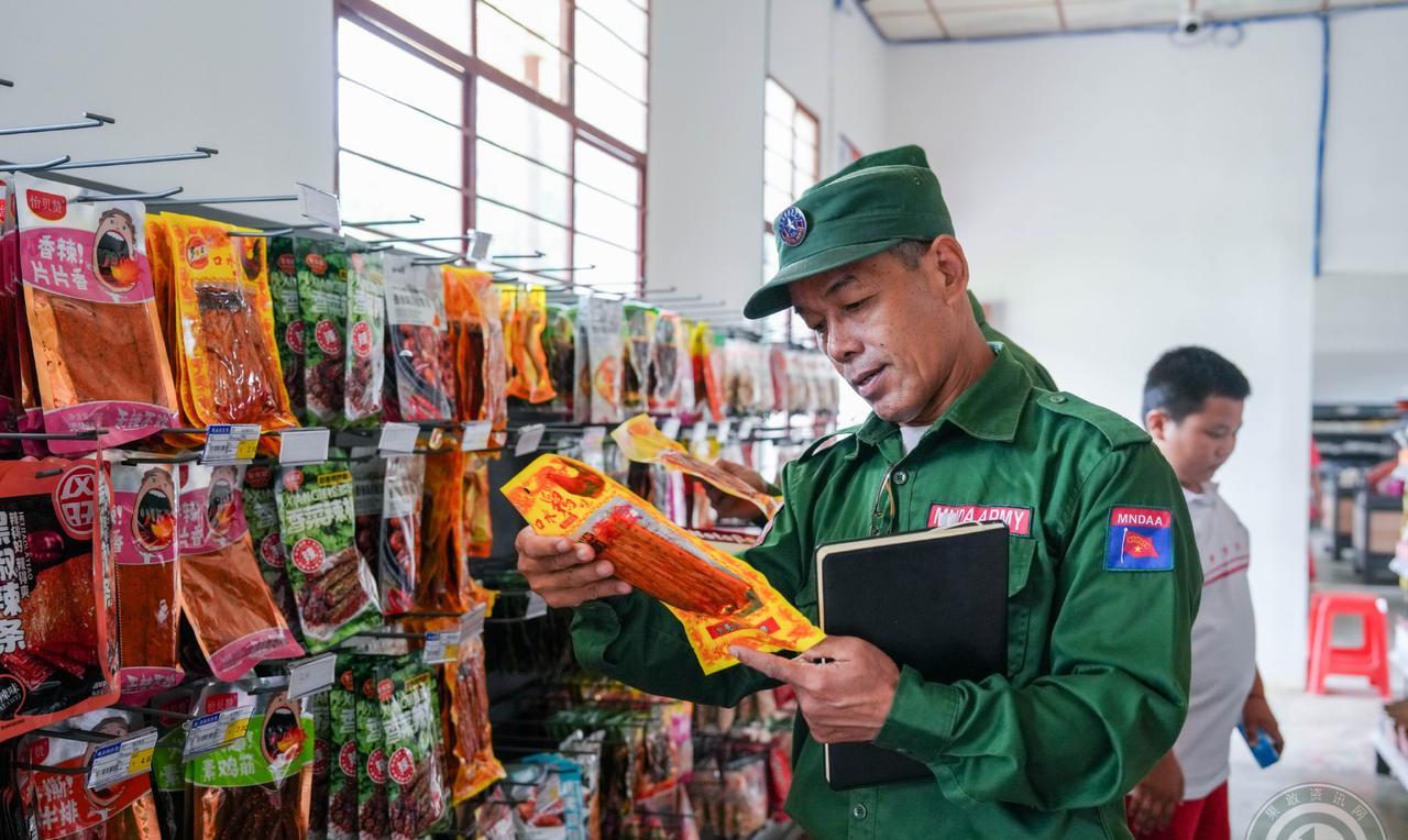 果敢同盟军在自己的控制范围内，继续严查食品和药品的安全。因为缅北地区各家商店和药