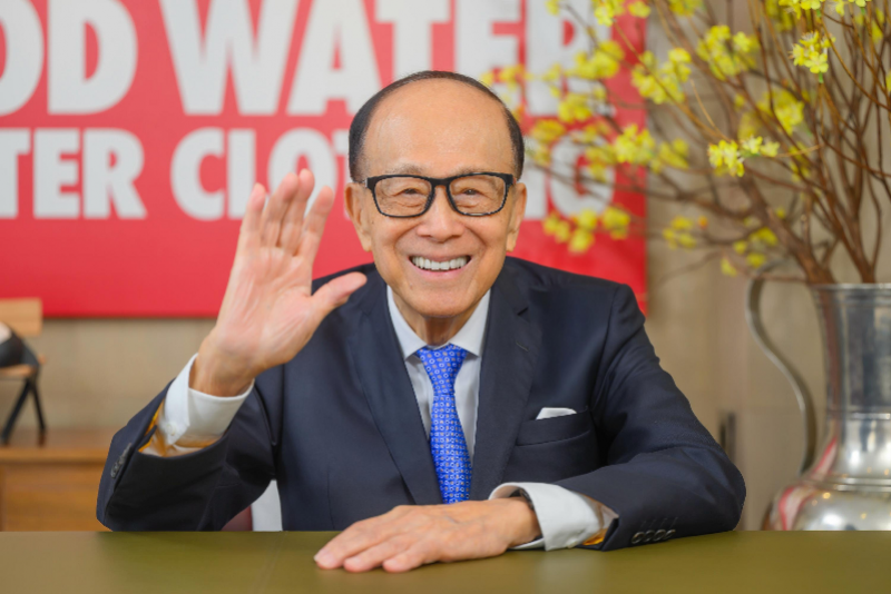 李嘉诚, 露面了