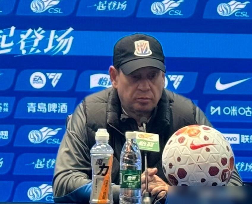 赢下上海德比，积分榜上还是1分。主帅穆斯卡特赛后一摊手，直接问：这正常吗？你