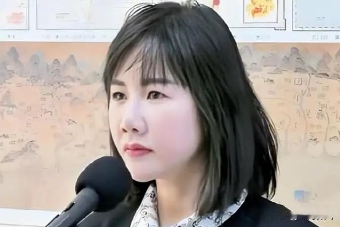 谢衣凤终于明白了，蓝营才是自己的大本营！可别再犯傻走歪路了大伙都说彰化有“三傻