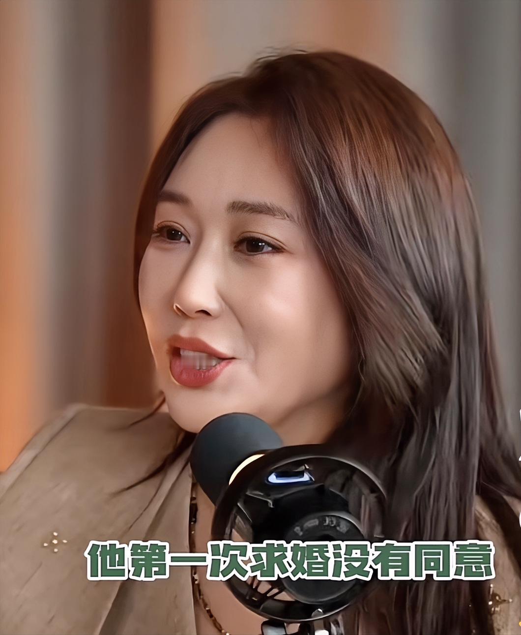 演员杜若溪说：“当年，严宽跟我求婚，求了好几次我也没同意。我记得他第一次跟我求