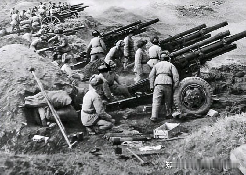 1952年，一个战士在运炮弹时，突然发现师长有些熟悉，他仔细回想后，就对战友说：