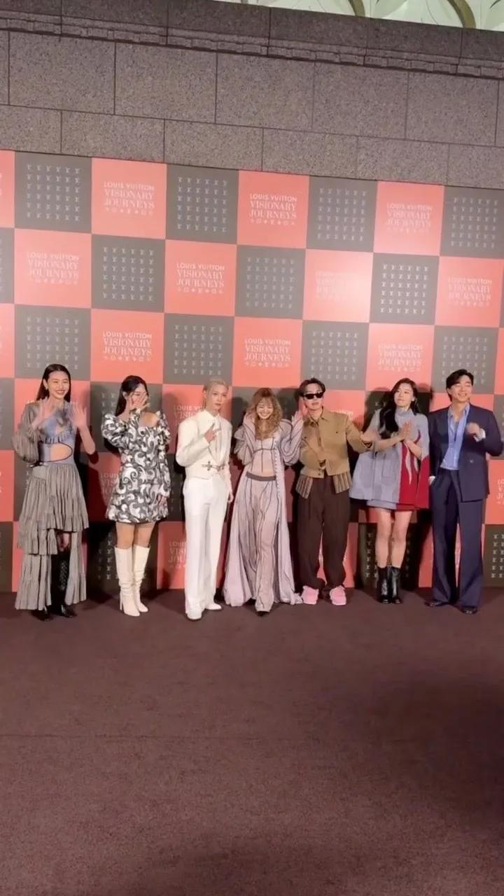 这站位，Lisa、郑号锡、李龙馥站C位，全智贤、孔刘、申敏儿镶边？12月3日