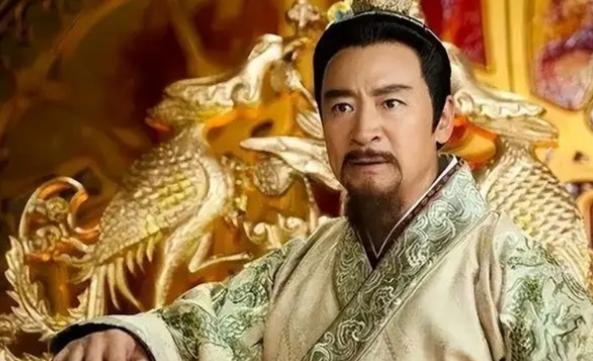 李世民刚成为皇帝不久，60岁的李渊霸着太极宫不搬走，李世民只能住在东宫，就连登基