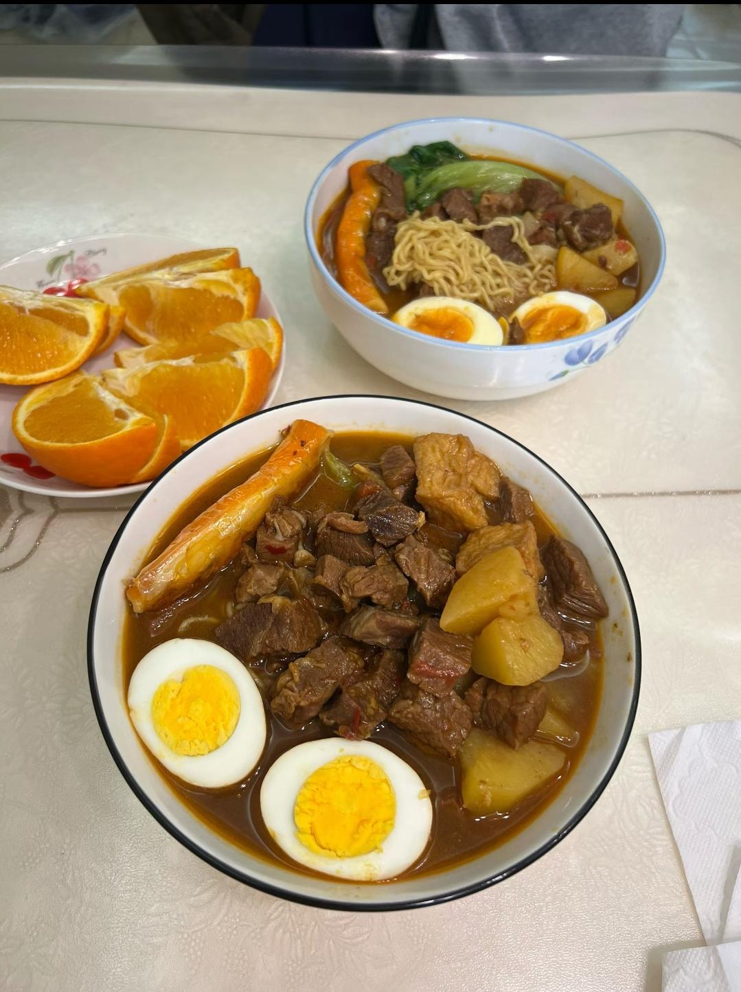 周日闲下来，赶紧给初三的儿子炖了他馋了好久的牛肉面！瞅瞅这一大碗，牛肉炖得软烂入