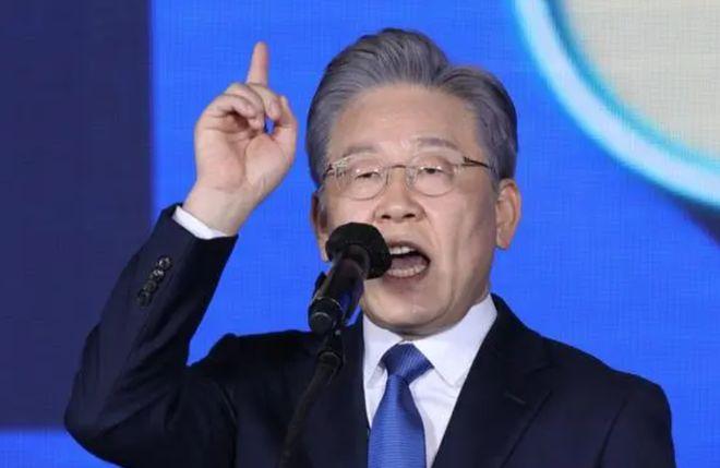 韩国召回驻乌克兰大使！ 召回大使是个什么概念？说通俗点，两国还没闹到断交那份