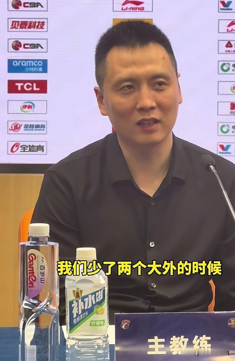 卢伟想出奇招！上海男篮与北京男篮在前两场打平后，前者因为错失一个主场优势，被认