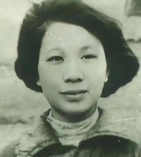 1949年，渣滓洞大屠杀中，盛国玉在枪响前倒地装死，不久，特务进来补枪，谁料，他