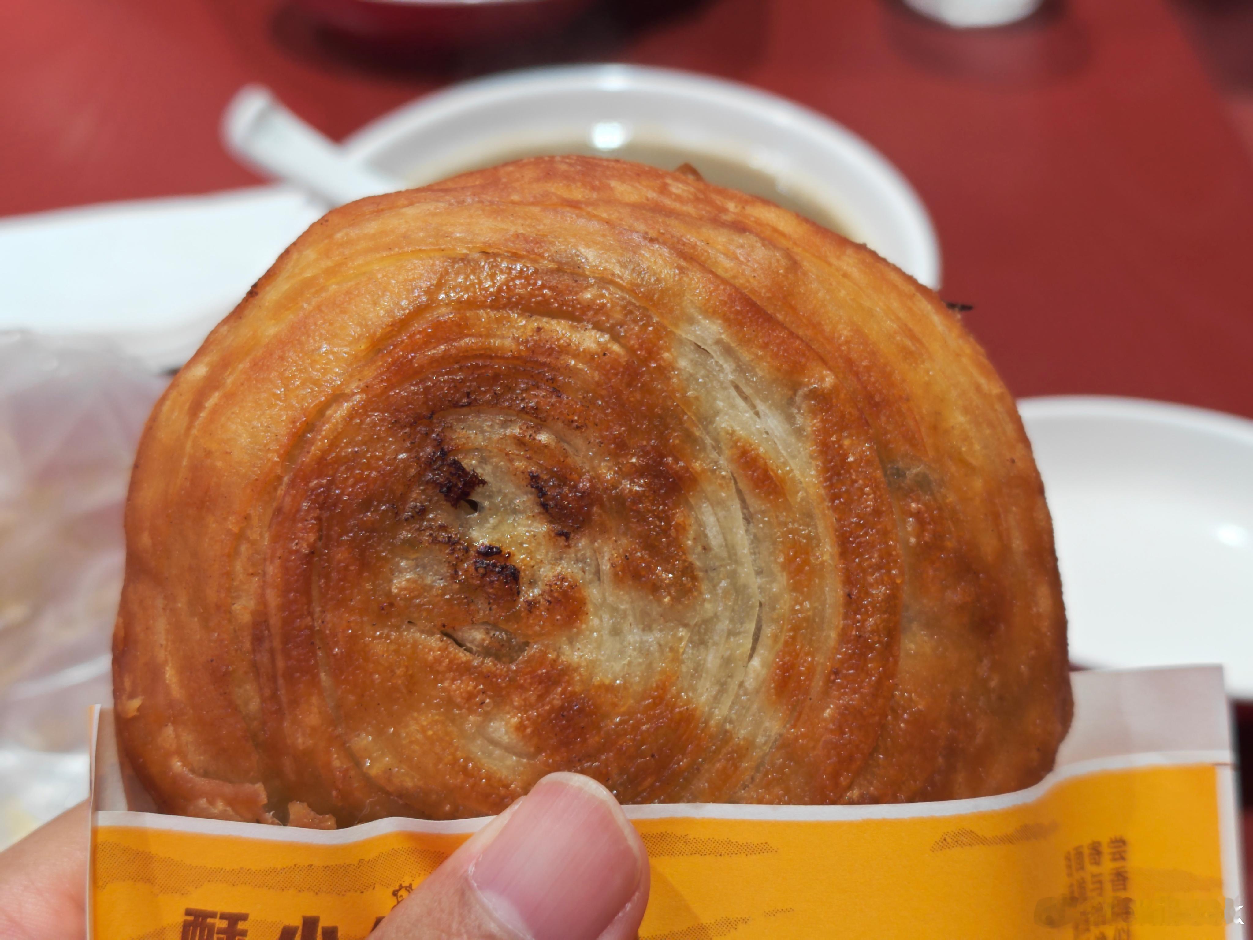 朋友问我：“你食不食油饼”我说：“你怎么骂人？”然后他递给我一个饼[笑着哭][