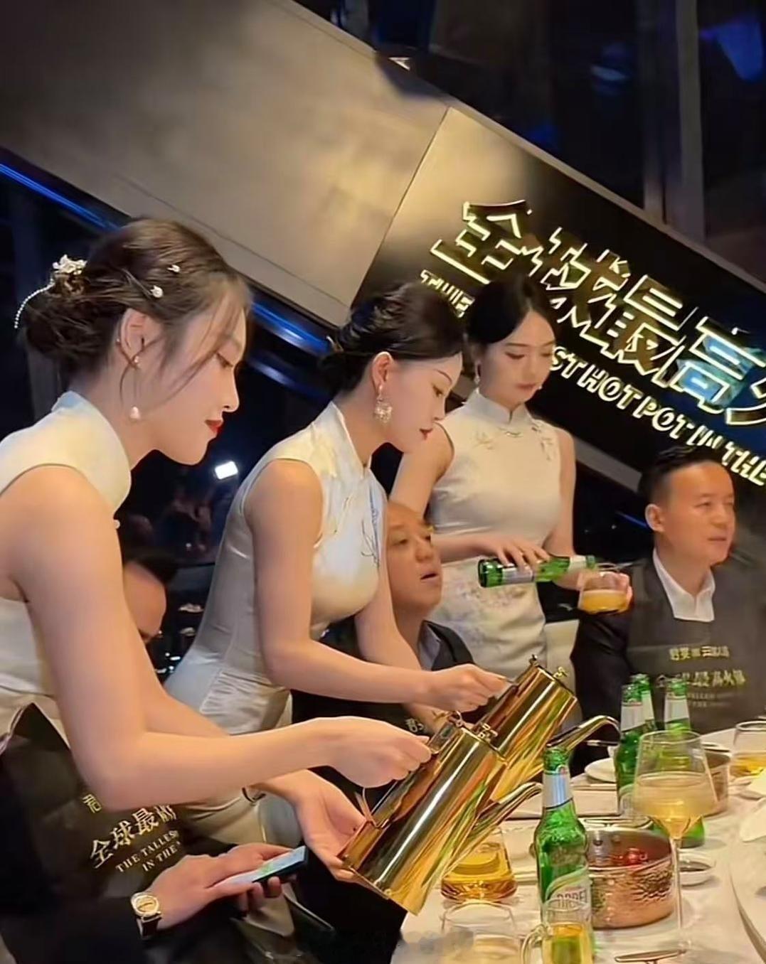 兄弟们，这里吃一顿饭应该不便宜吧？